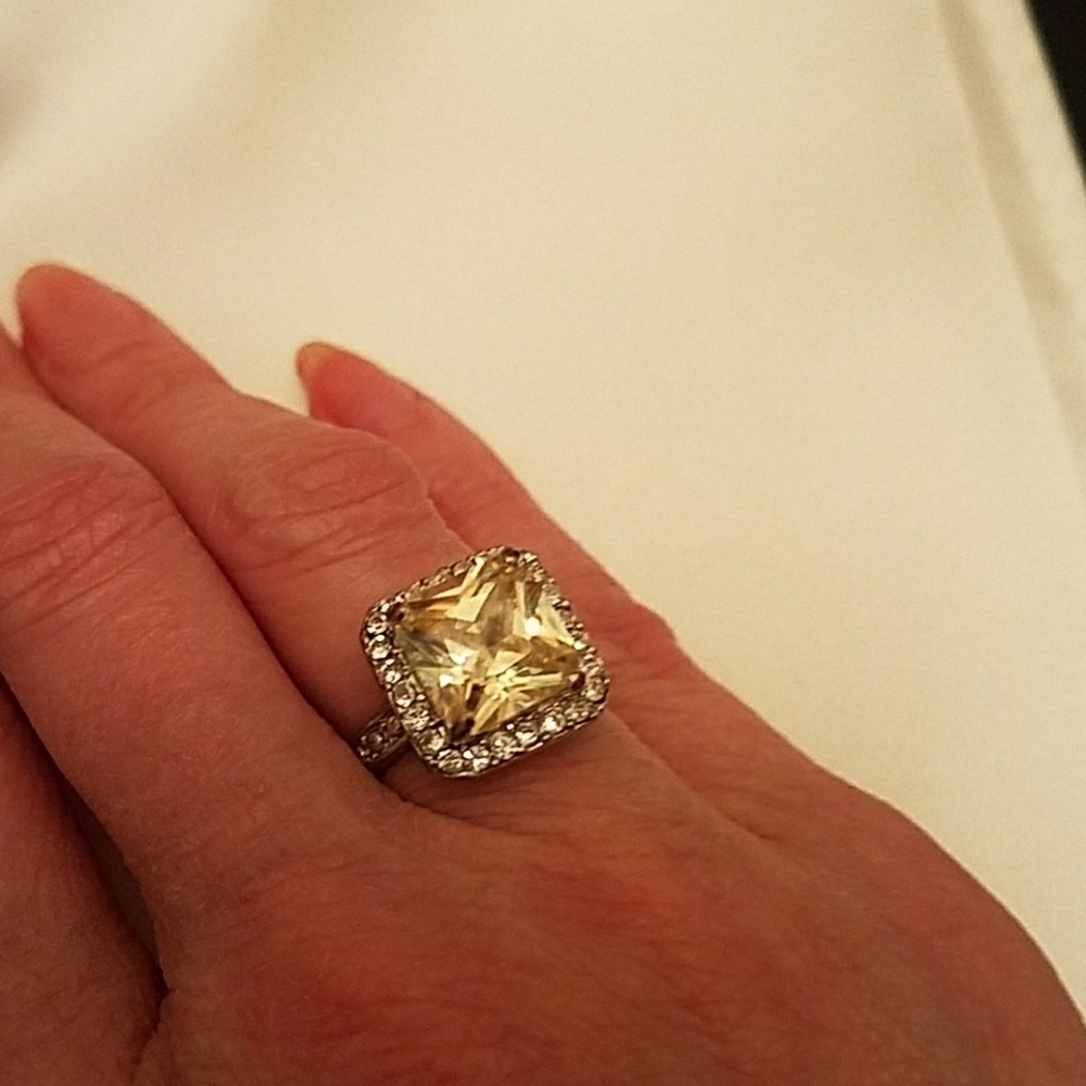 Pretty Ring Great Used Cond!